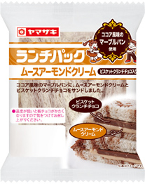 ムースアーモンドクリーム（ビスケットクランチチョコ入り）
（ココア風味のマーブルパン使用）