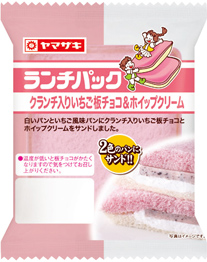 クランチ入りいちご板チョコ＆ホイップクリーム